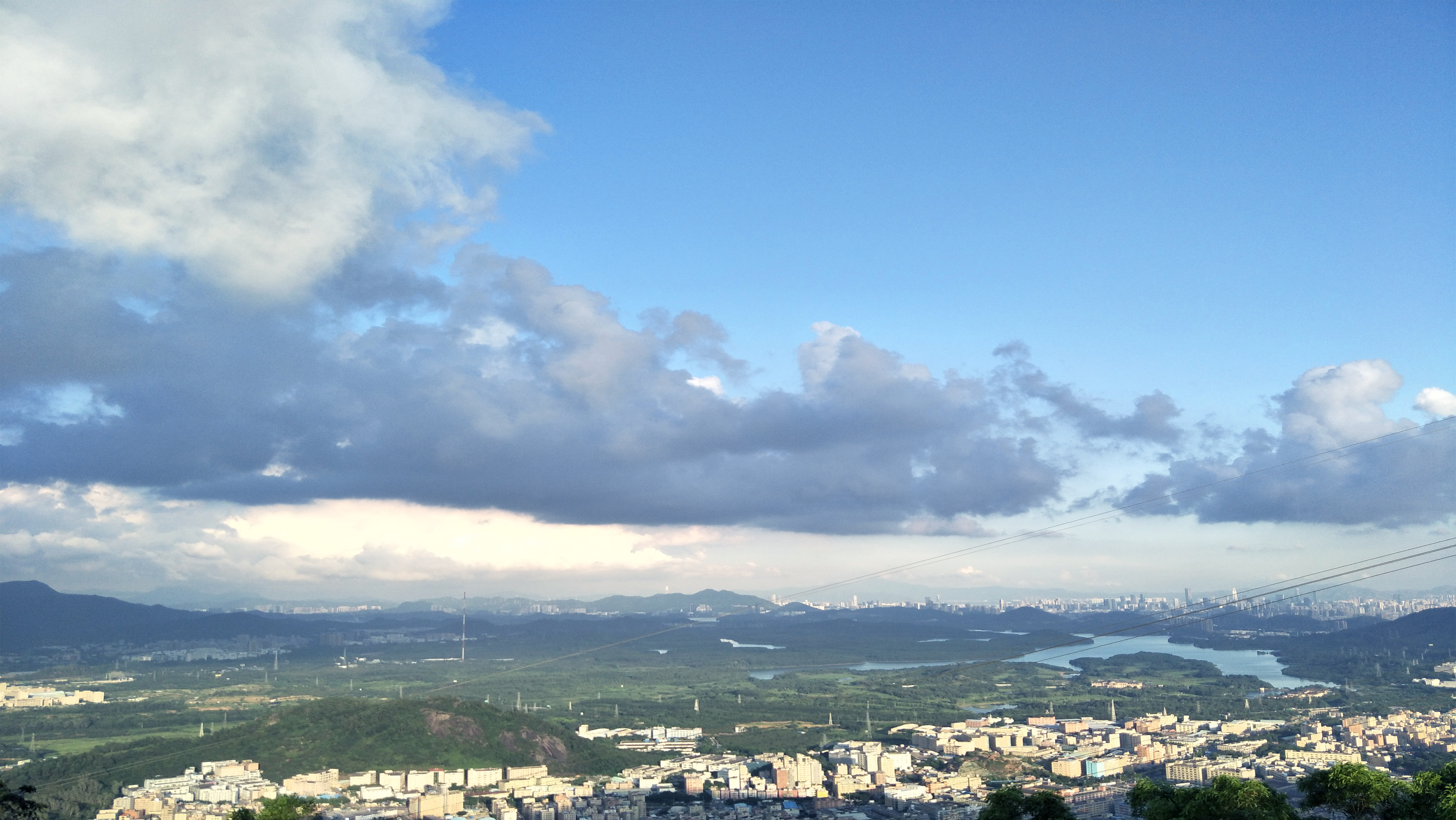 white clouds，sky，distance，relaxed，blue，