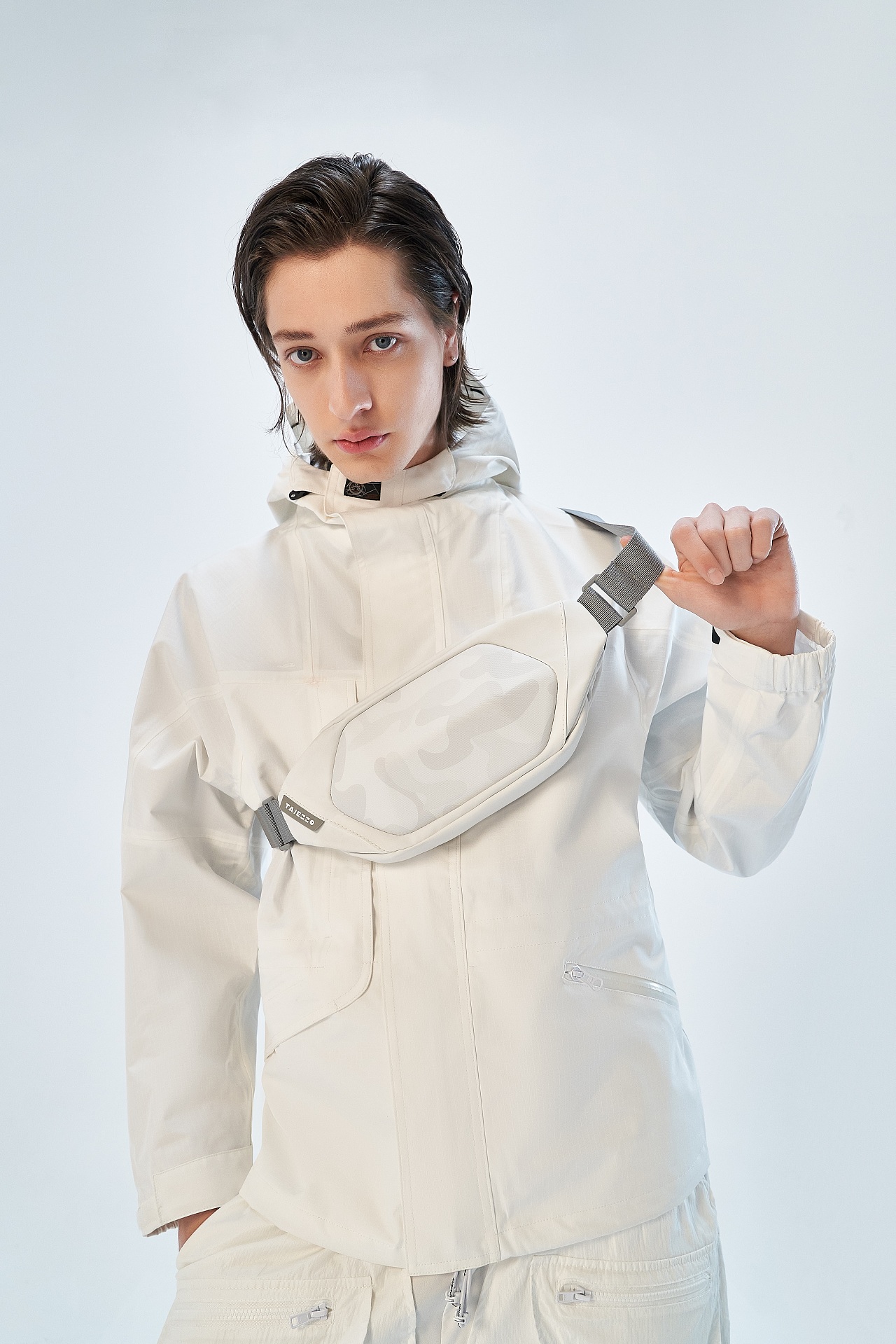 Inclined shoulder bag，Pocket，