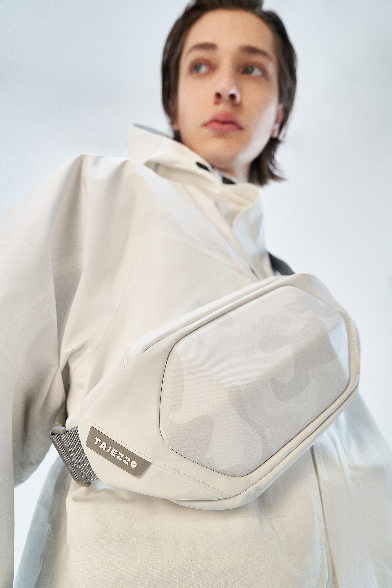 Inclined shoulder bag，Pocket，