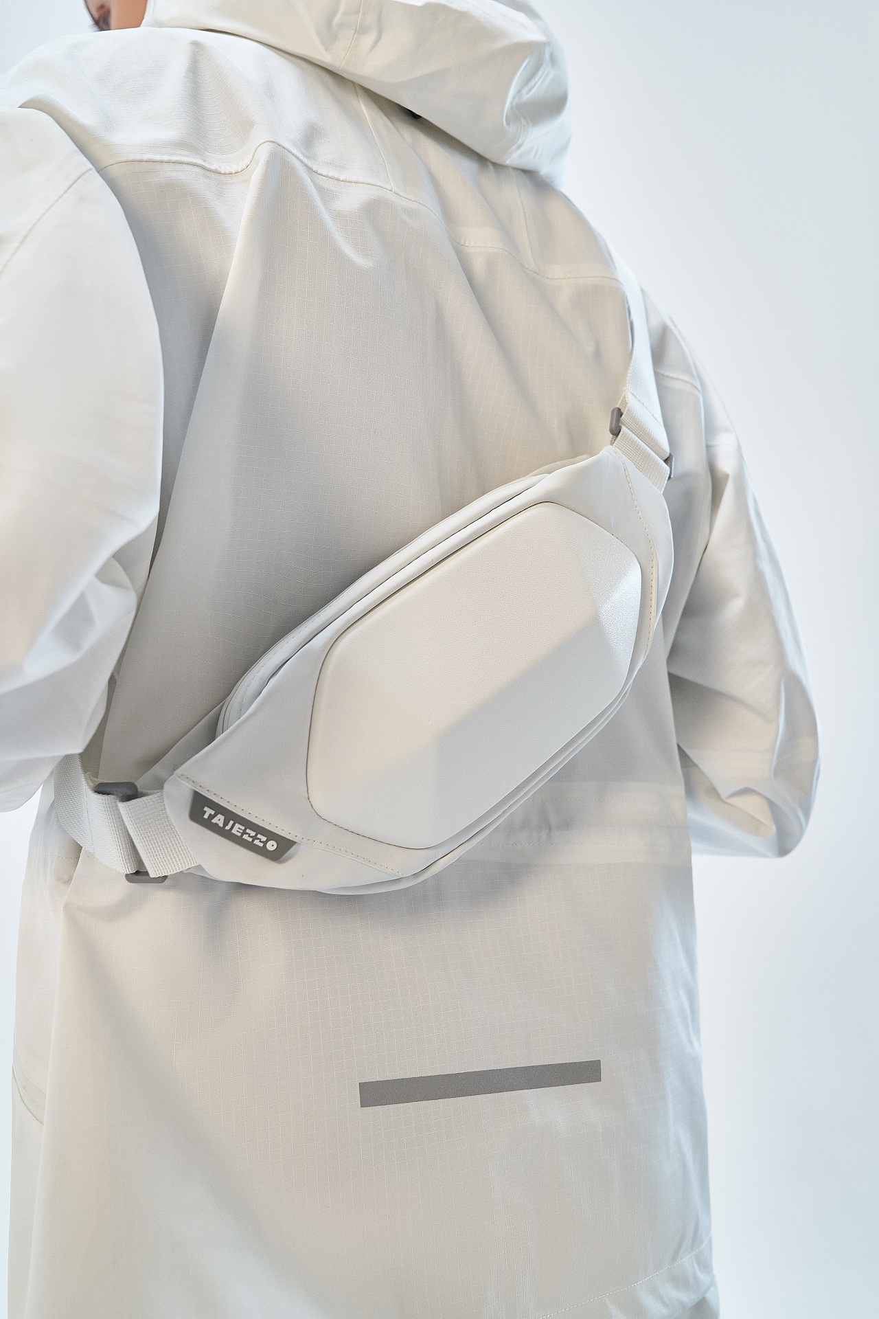 Inclined shoulder bag，Pocket，