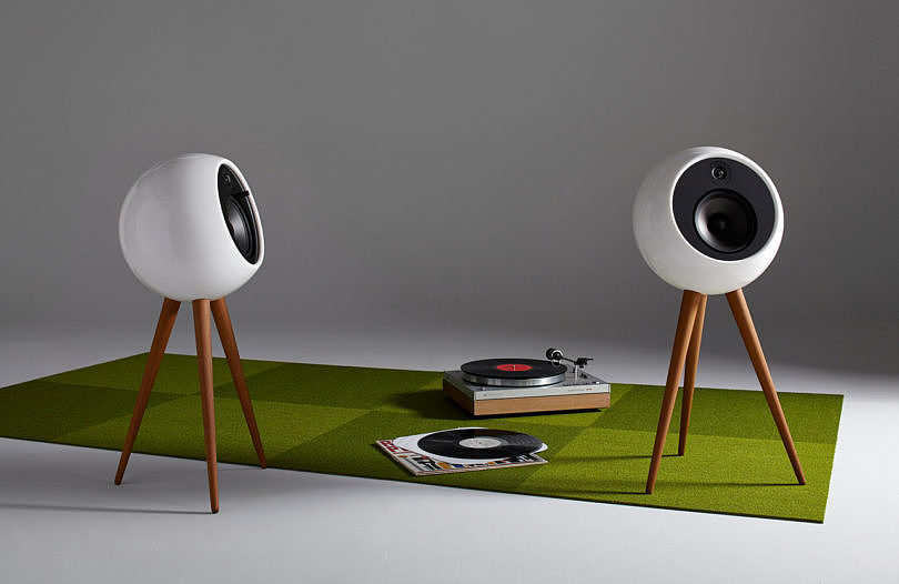 bossa，moonraker，retro futurism ，stereo，speaker，