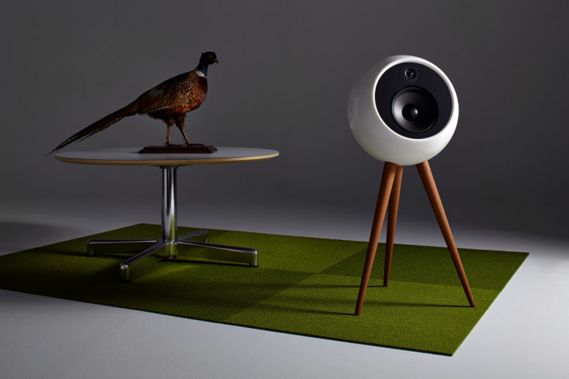 bossa，moonraker，retro futurism ，stereo，speaker，