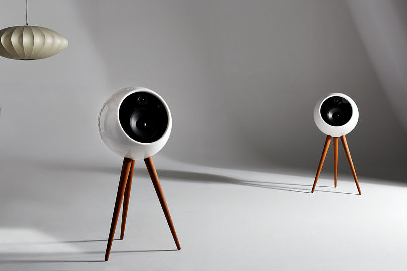 bossa，moonraker，retro futurism ，stereo，speaker，