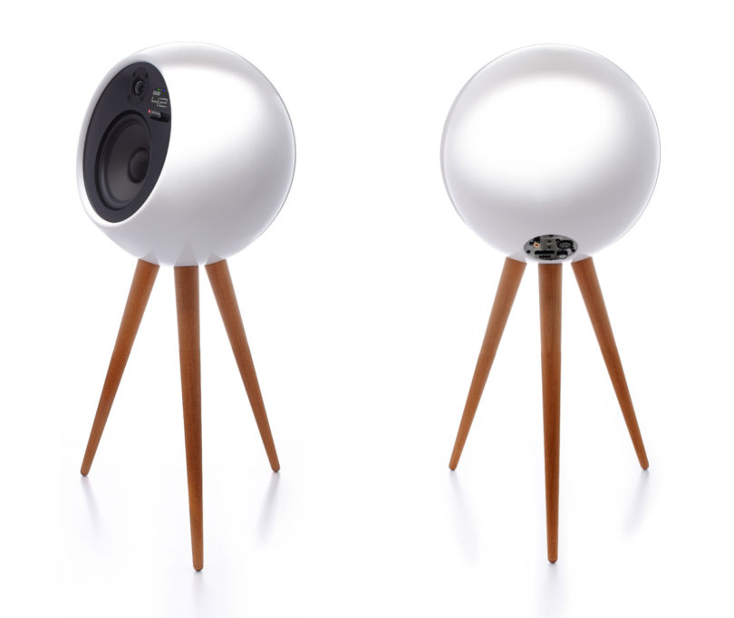 bossa，moonraker，retro futurism ，stereo，speaker，