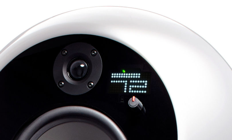 bossa，moonraker，retro futurism ，stereo，speaker，