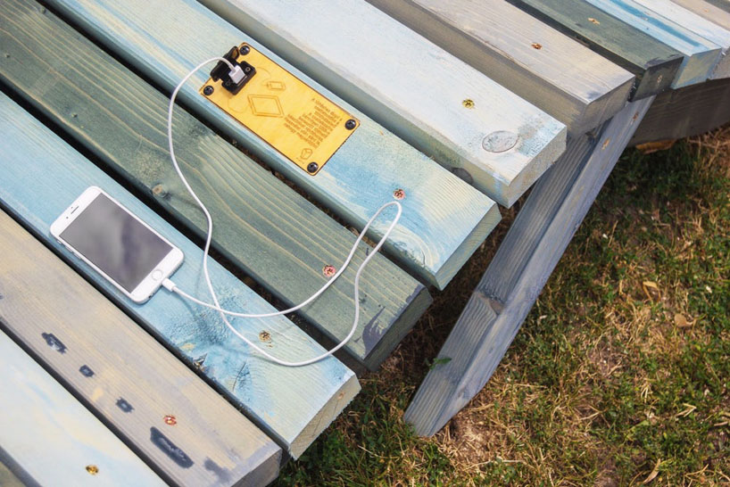 solar energy，Battery board，Sidewalk，Outdoor seat，charge，