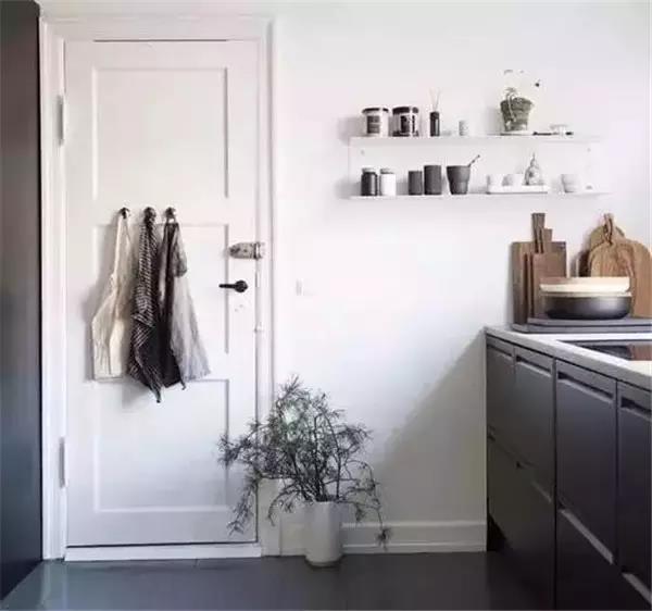 Large-sized apartment，Receive，Space behind door，Space utilization，