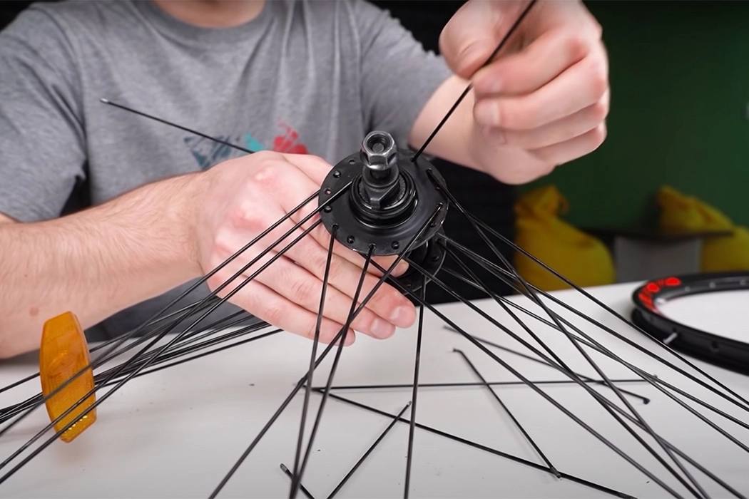 Bicycle，Saw blade，Ice surface，