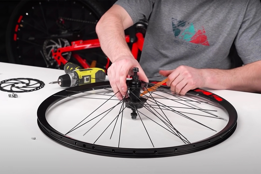 Bicycle，Saw blade，Ice surface，