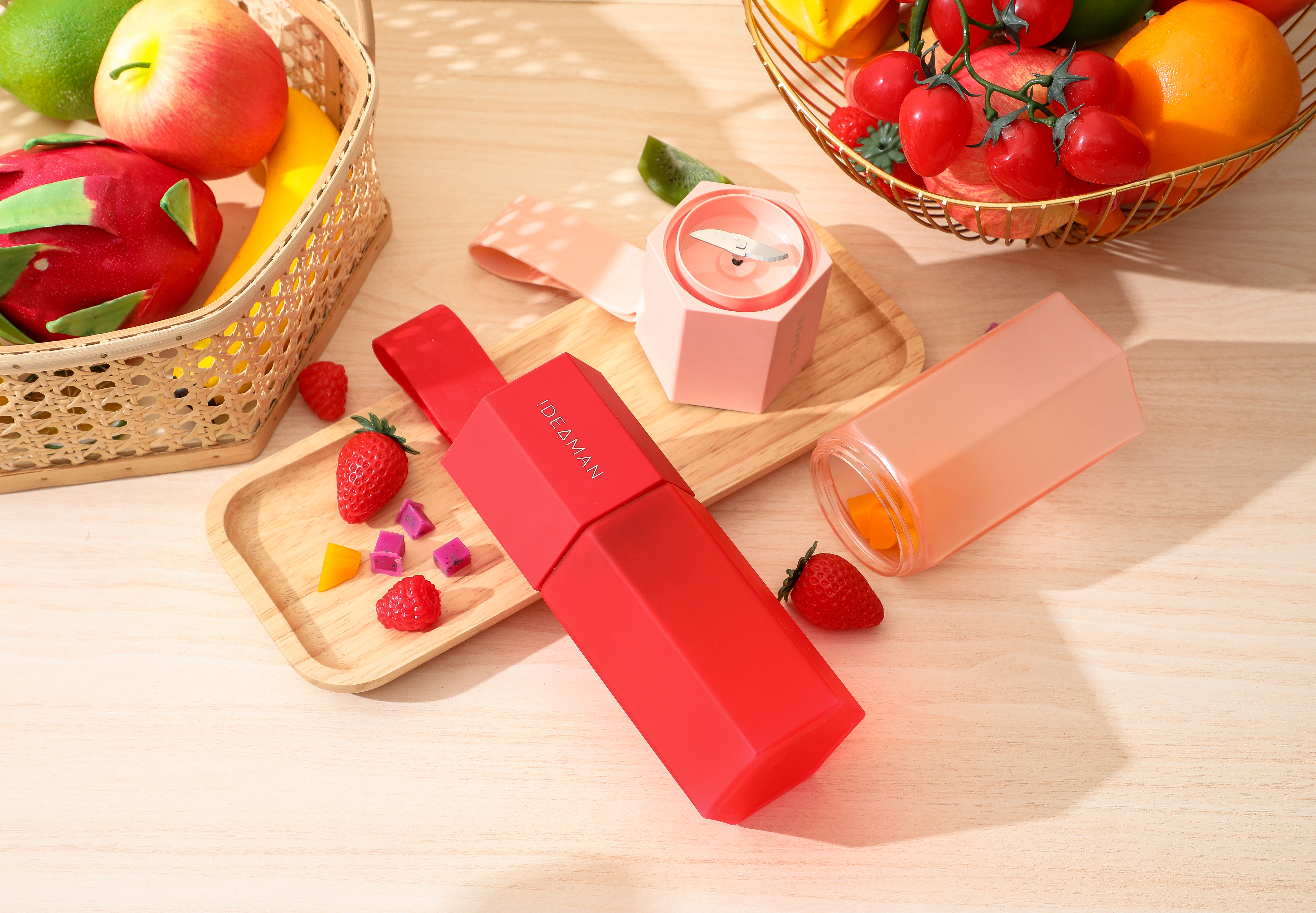 Portable juicing cup，iDEAMAN，Good simple geometry，Personality trend，