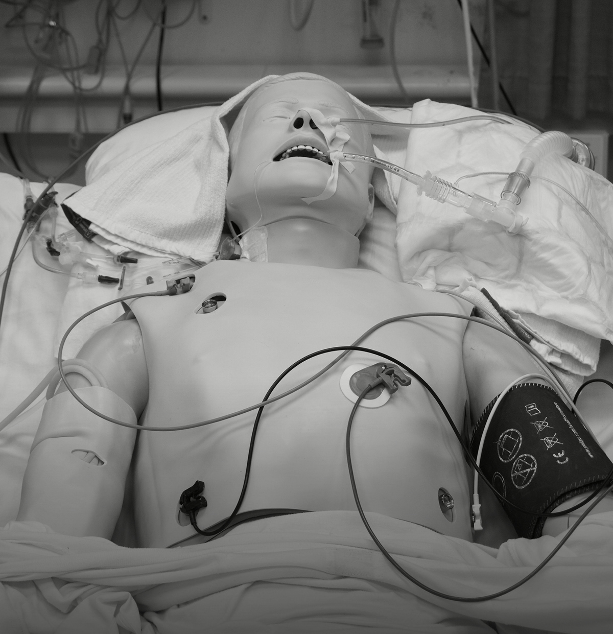 ECG monitoring，intensive care ，sensor，