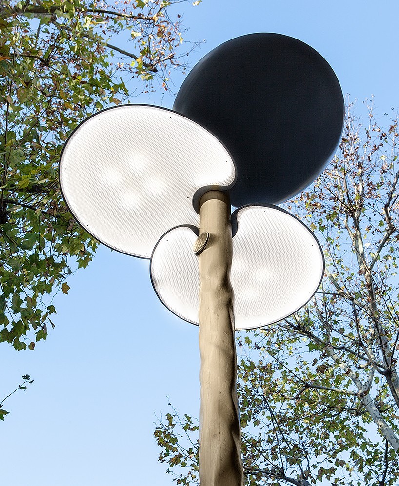 street lamp，street，Paris，player，mathieu，