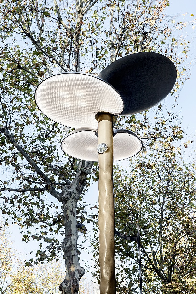 street lamp，street，Paris，player，mathieu，