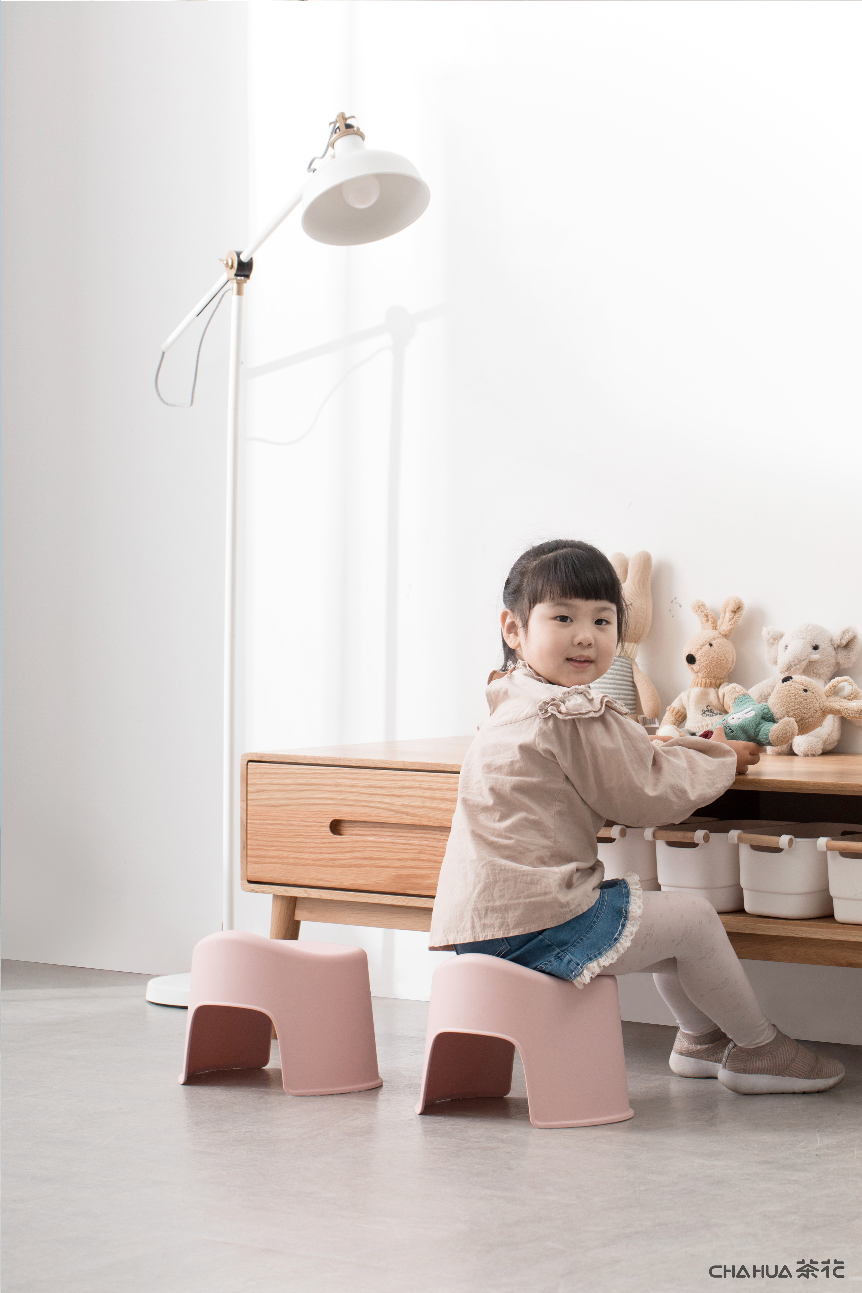 Children's chair and stool，Bath stool，Small backrest design，Camellia，Home Furnishing，Plastic，industrial design，