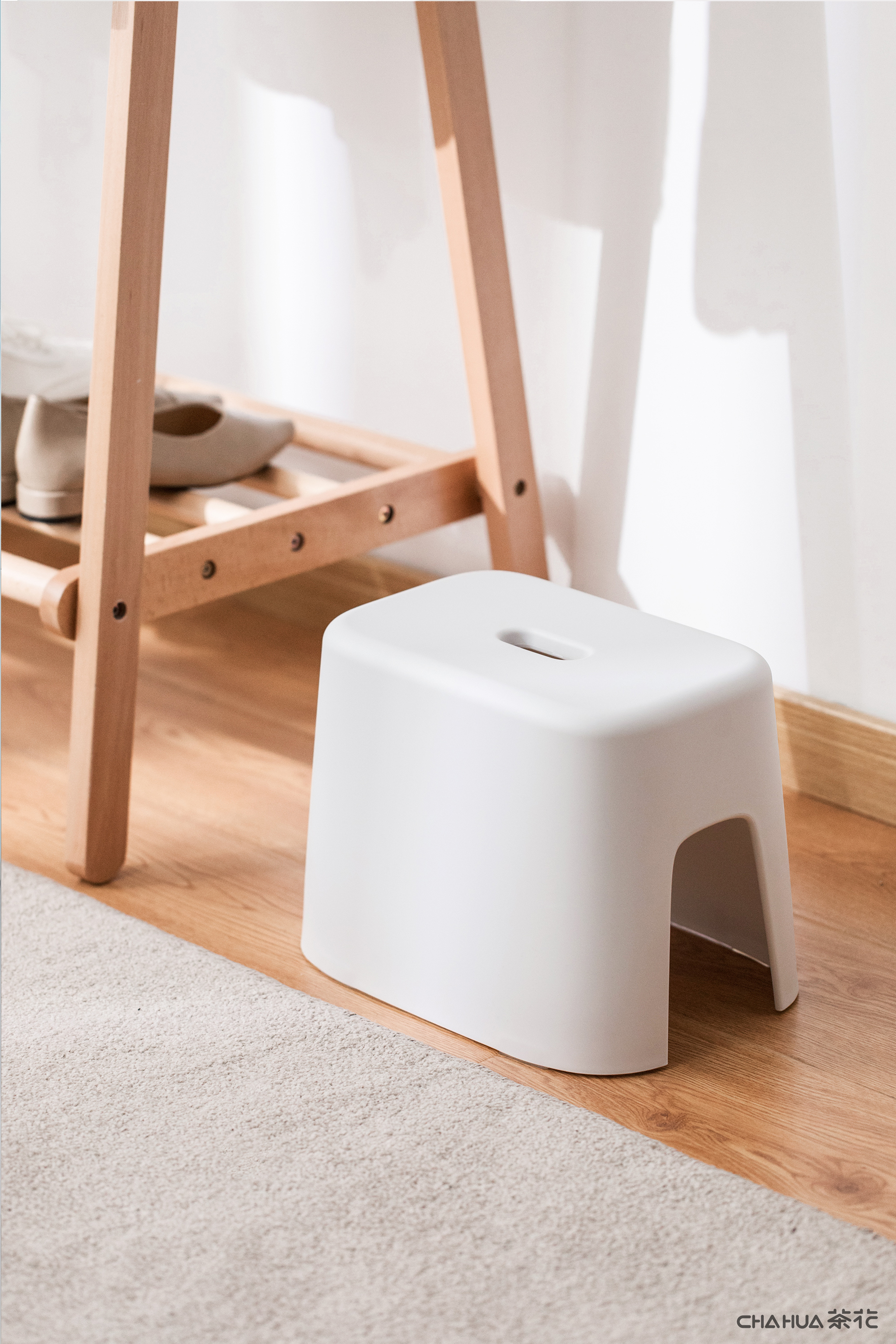 Simple design，Versatile scene，Camellia，Home Furnishing，Plastic，Stool ，industrial design，