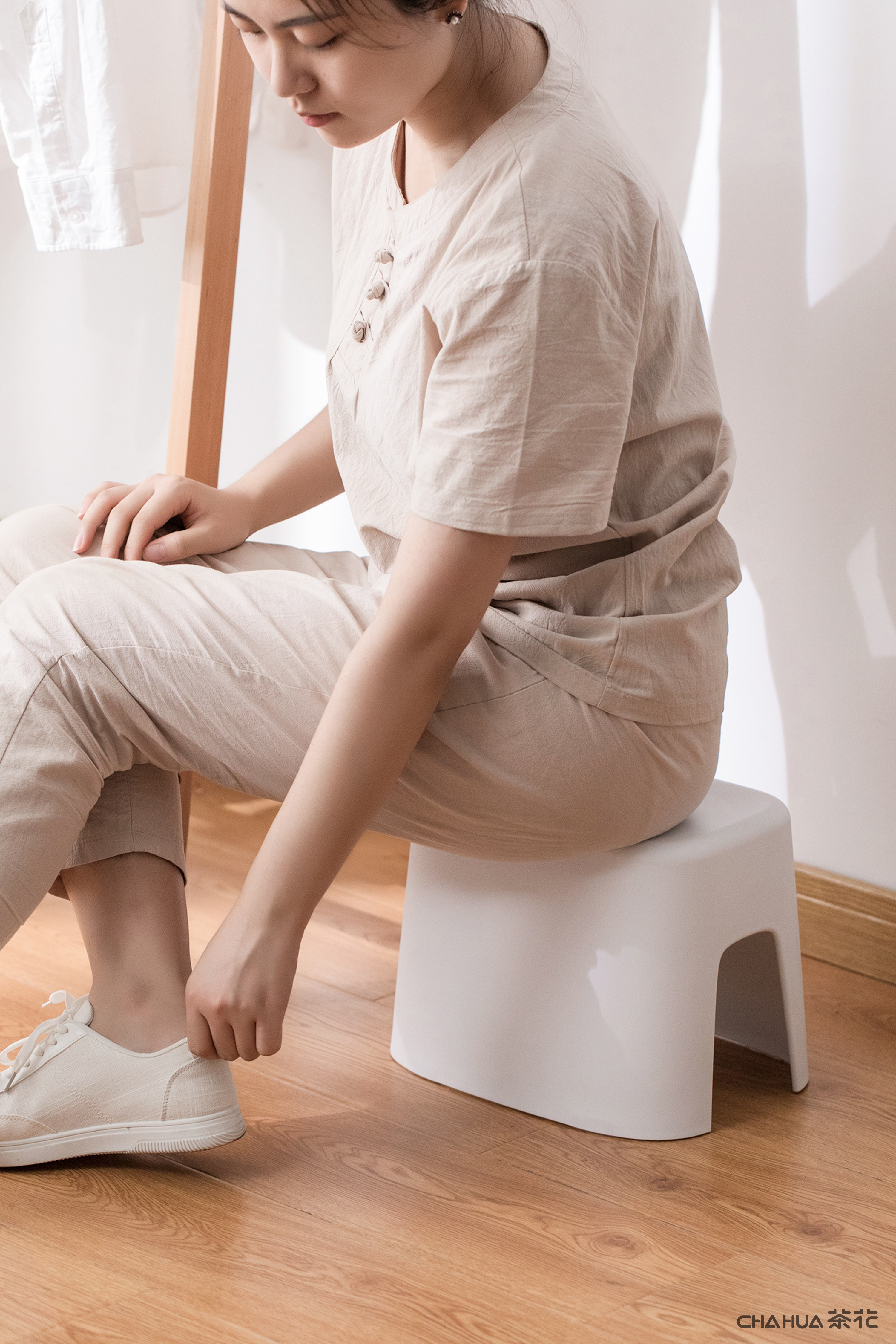 Simple design，Versatile scene，Camellia，Home Furnishing，Plastic，Stool ，industrial design，