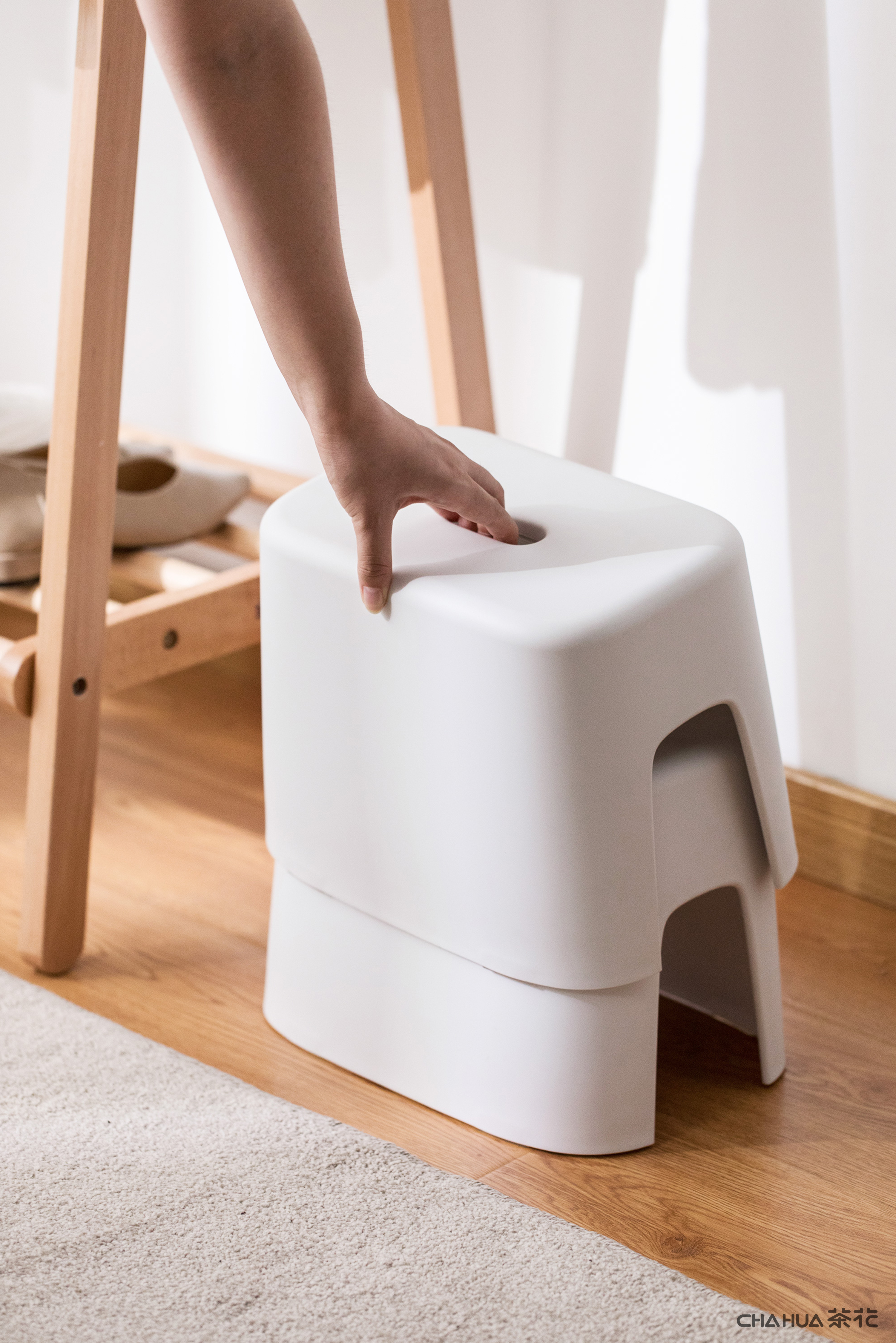 Simple design，Versatile scene，Camellia，Home Furnishing，Plastic，Stool ，industrial design，