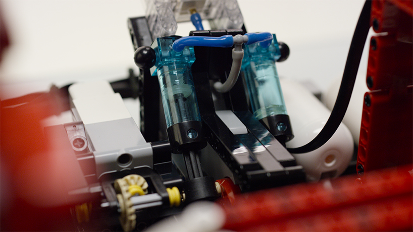 Lego，robot，Paper Plane，originality，