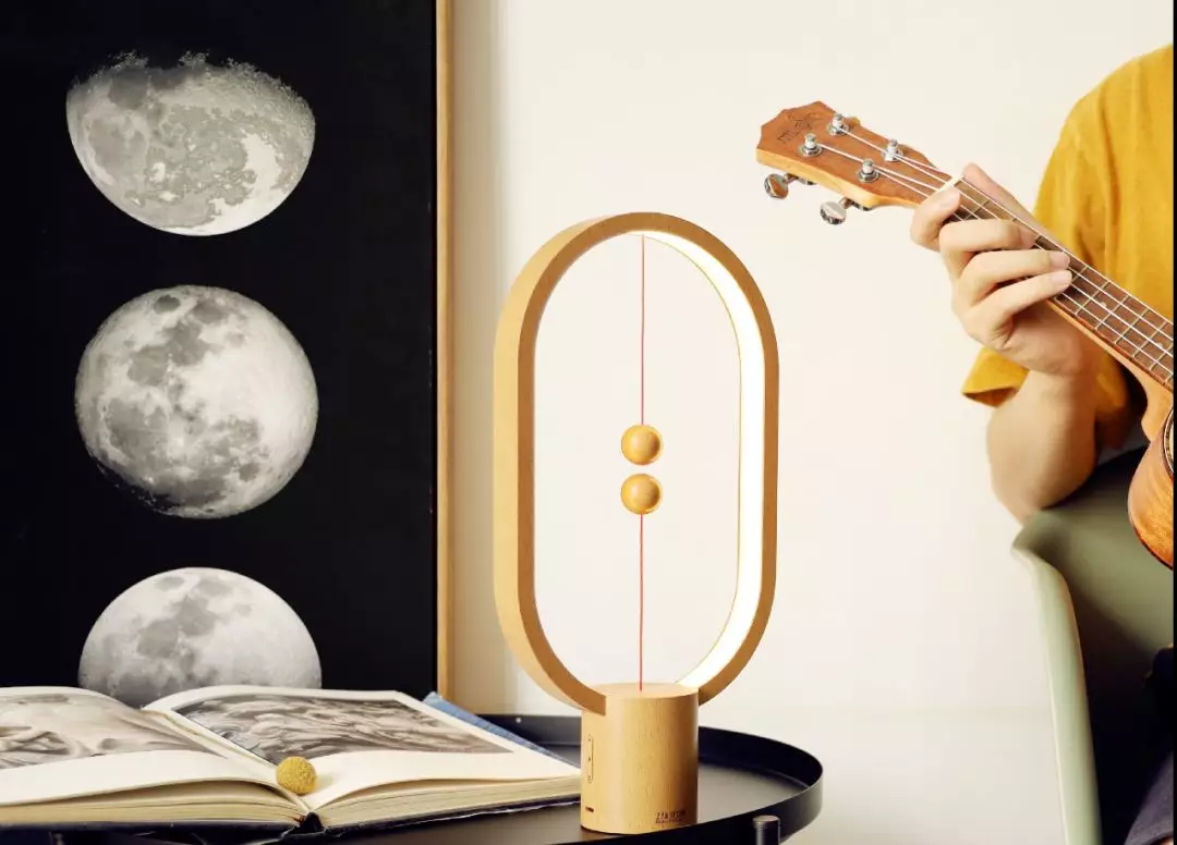 Li zanwen，Balance lamp，Design，prize，