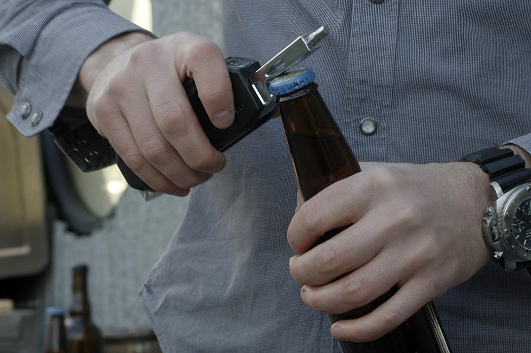 tool，Bottle opener，bolt driver，Flashlight，Metal，