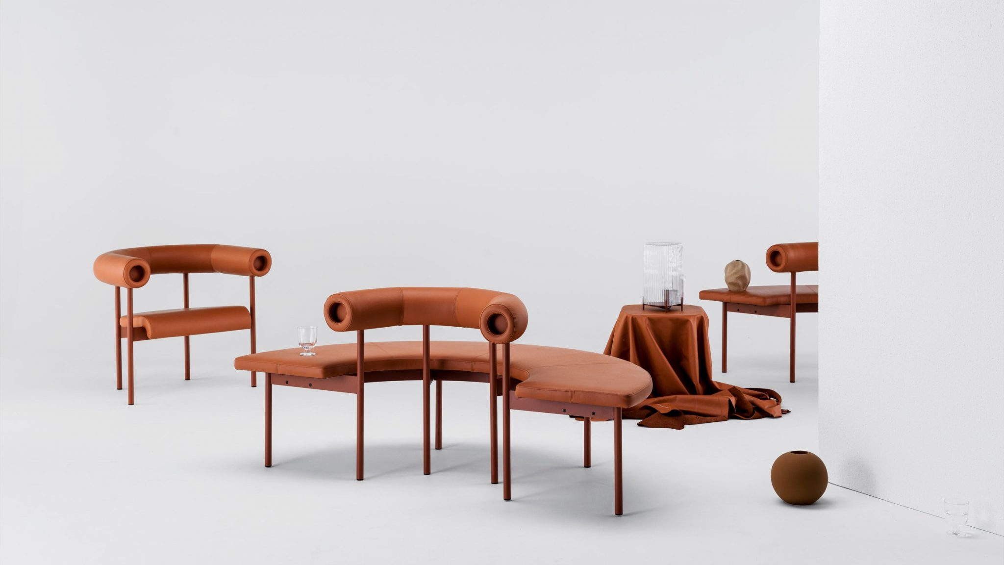 sofa，letter，chair，