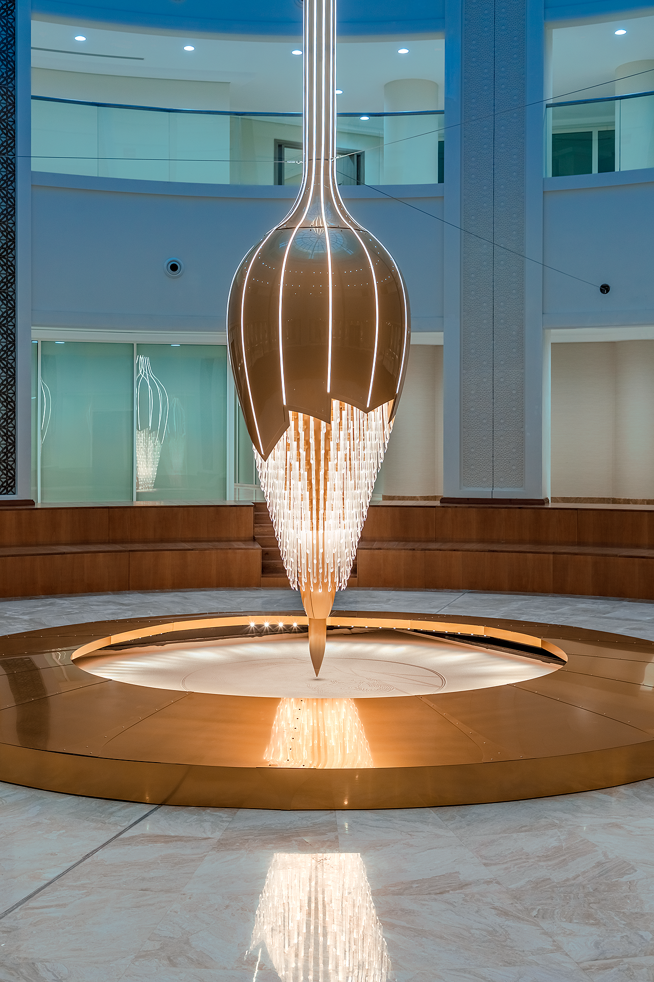 sand，a chandelier，crystal，
