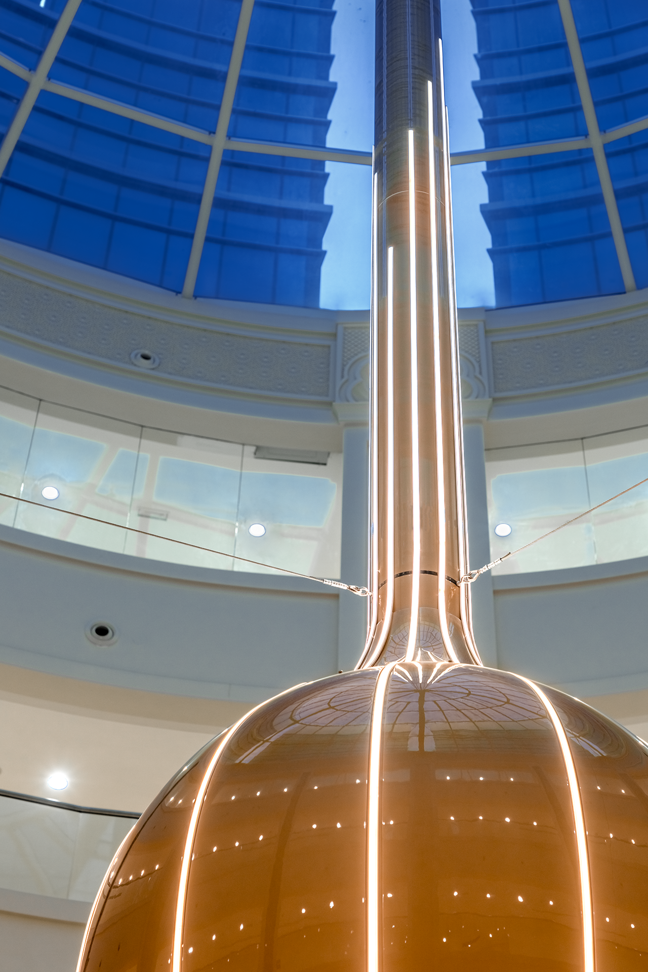 sand，a chandelier，crystal，