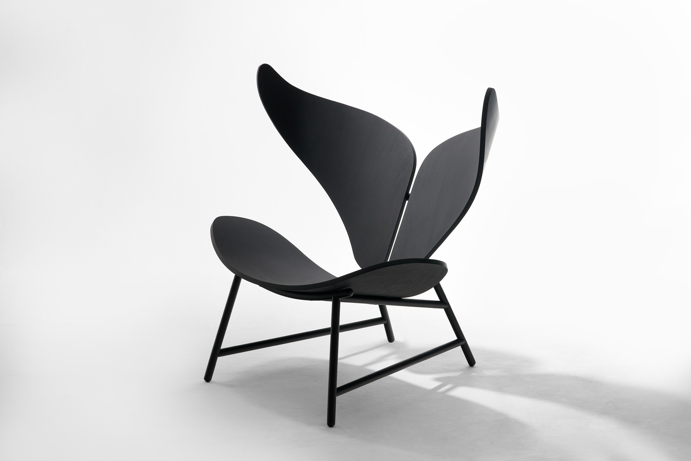 Shin Woocheol，Stainless steel whale chair，Animal shape，