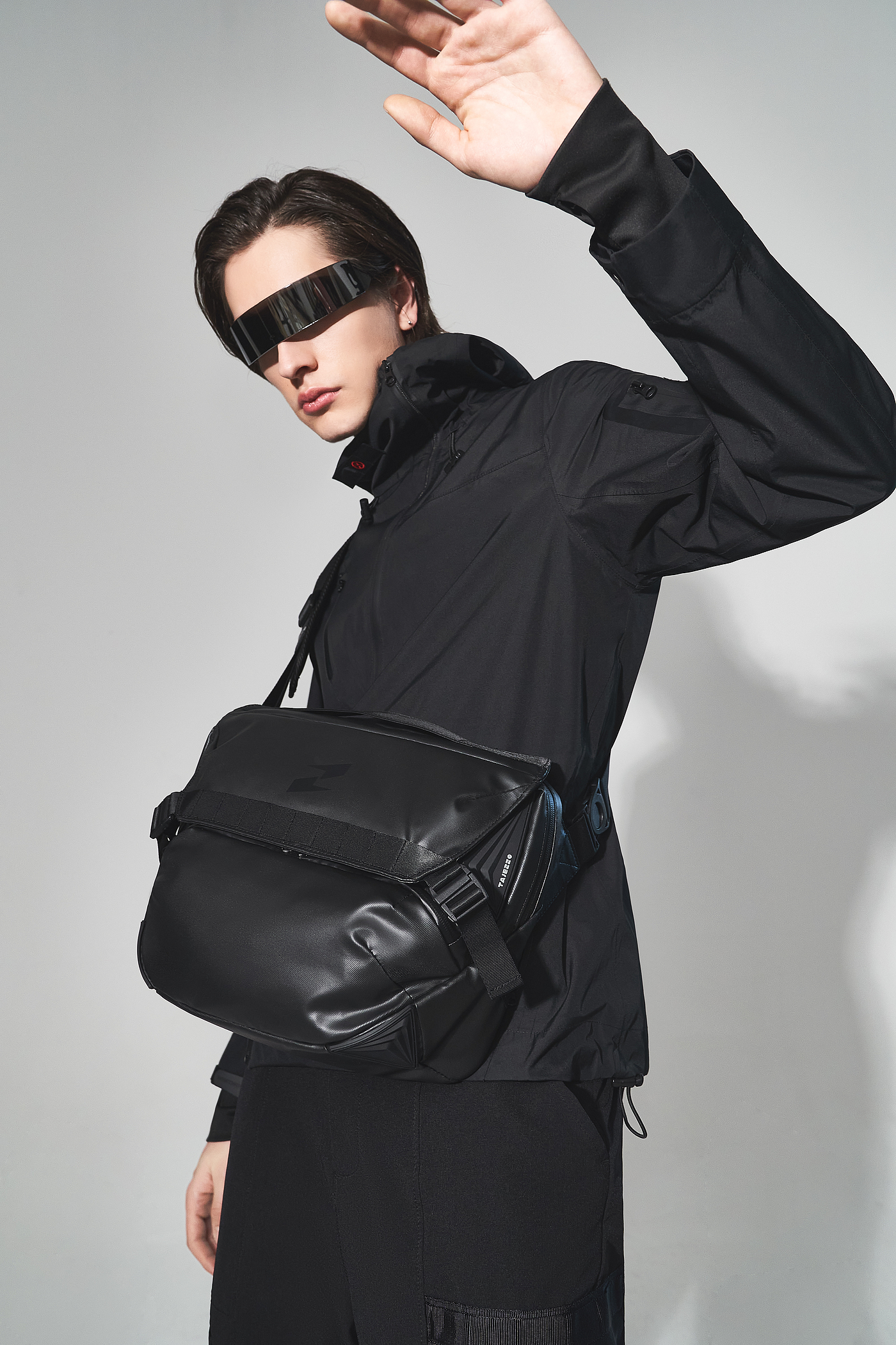 Inclined shoulder bag，Pocket，