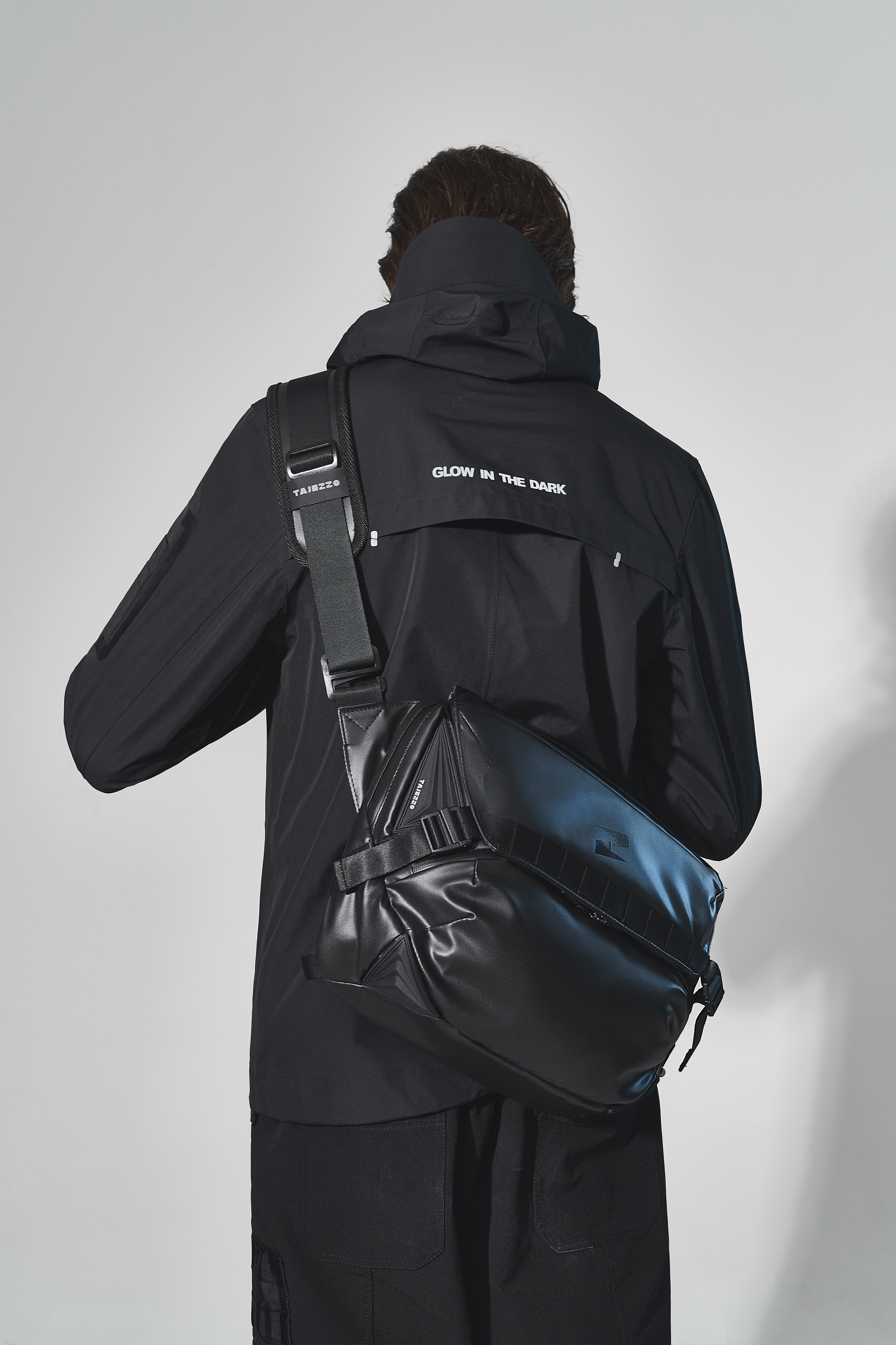 Inclined shoulder bag，Pocket，