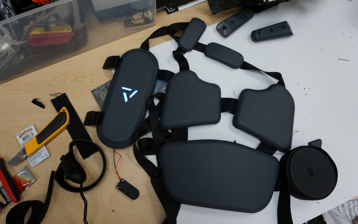 feel，VR vest，Cold and hot，perception，virtual reality，