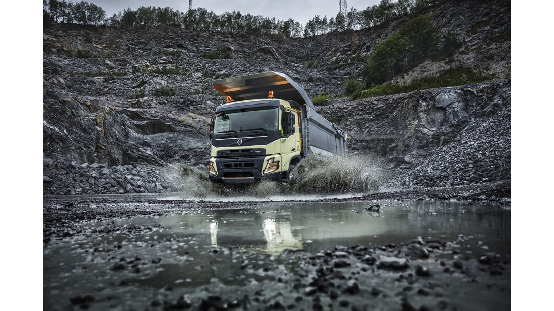 vehicle，Public transportation，