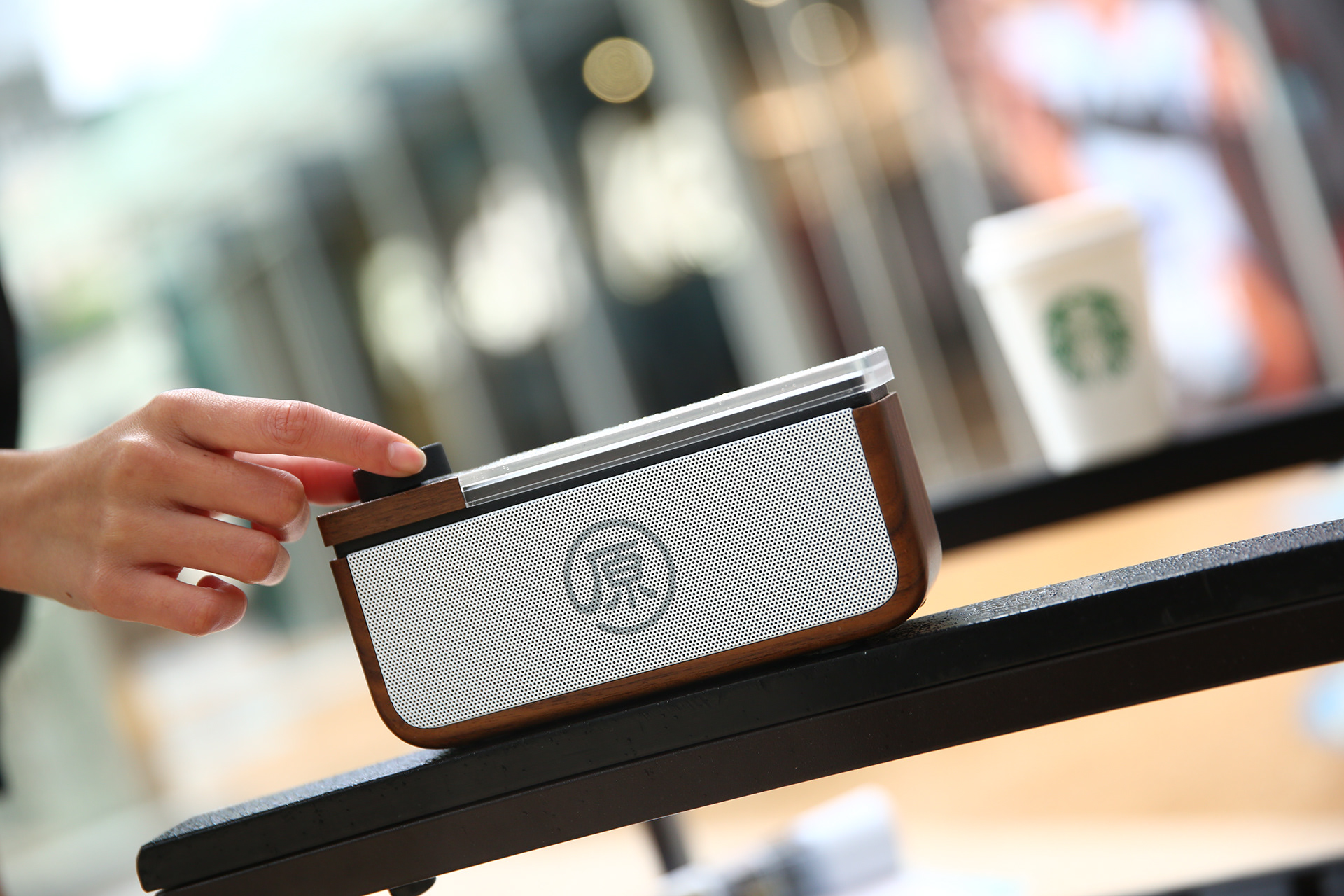 Bluetooth Speaker ，radio，Retro，solid wood，