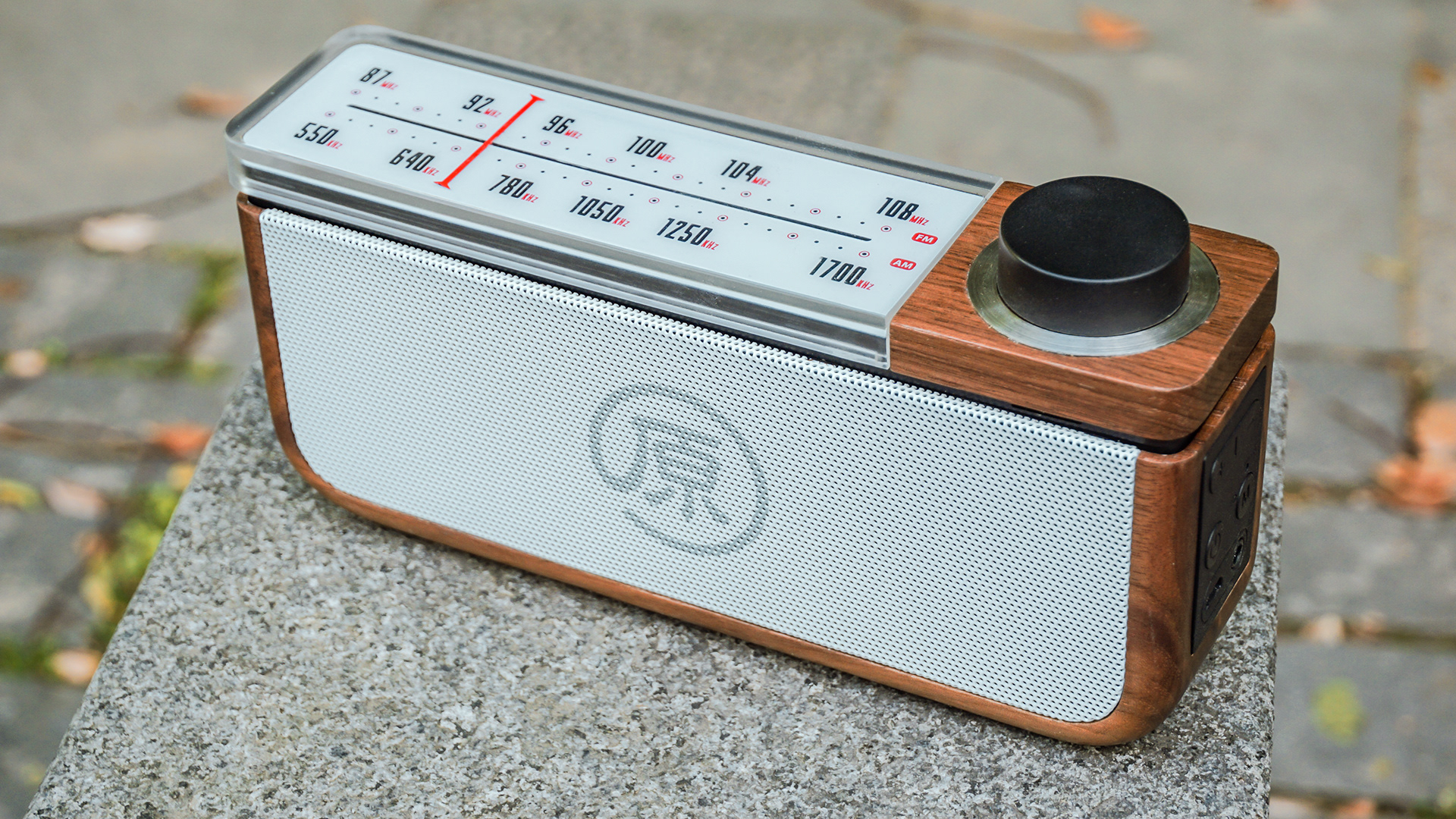 Bluetooth Speaker ，radio，Retro，solid wood，
