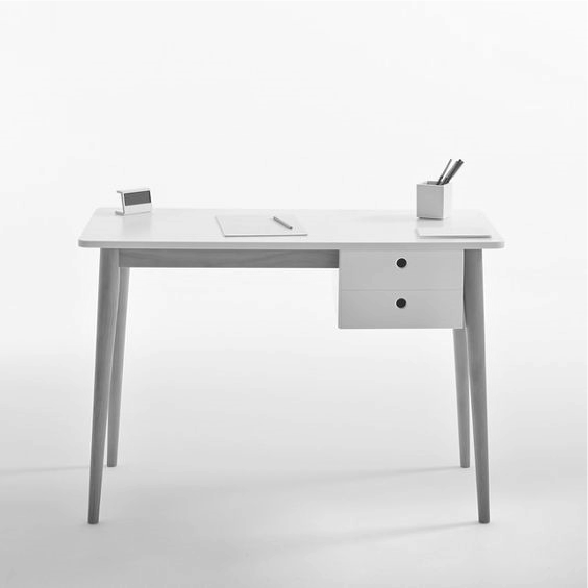 Table，to work in an office，practical，