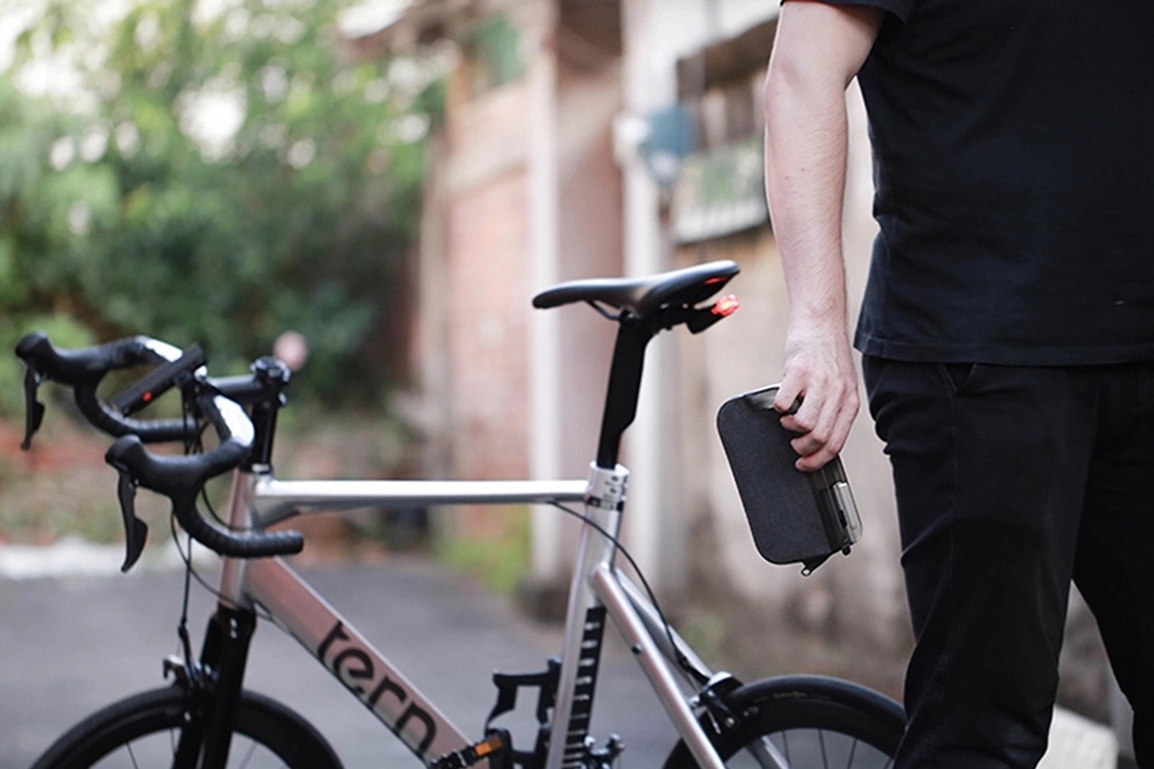 Ride，Bicycle，Signal lamp，Bicycle bag，