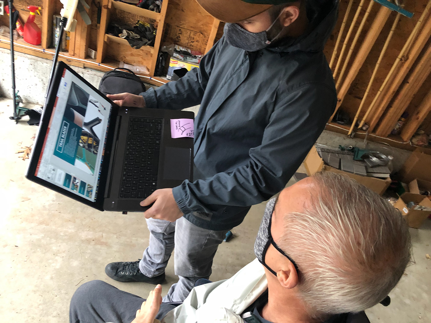 a cane，Mountaineering，medical care，