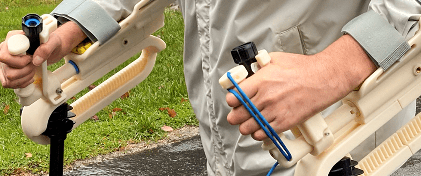 a cane，Mountaineering，medical care，