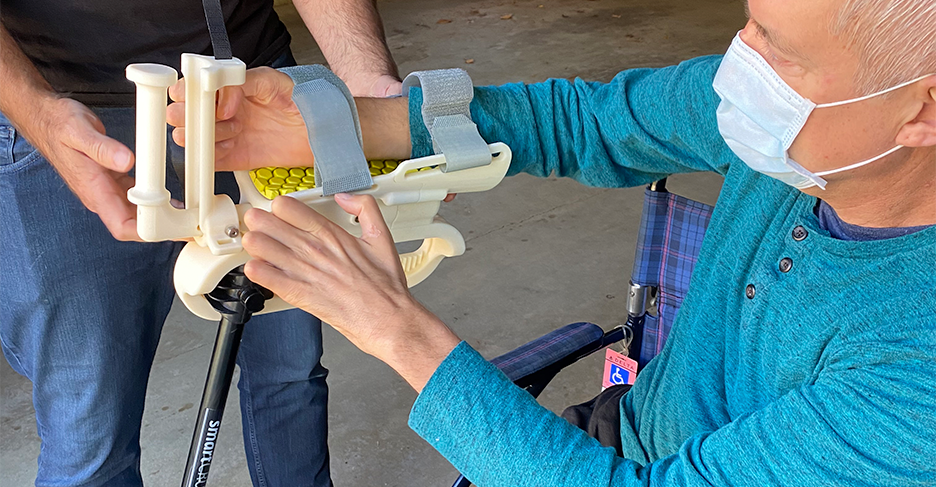 a cane，Mountaineering，medical care，