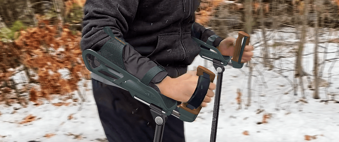 a cane，Mountaineering，medical care，