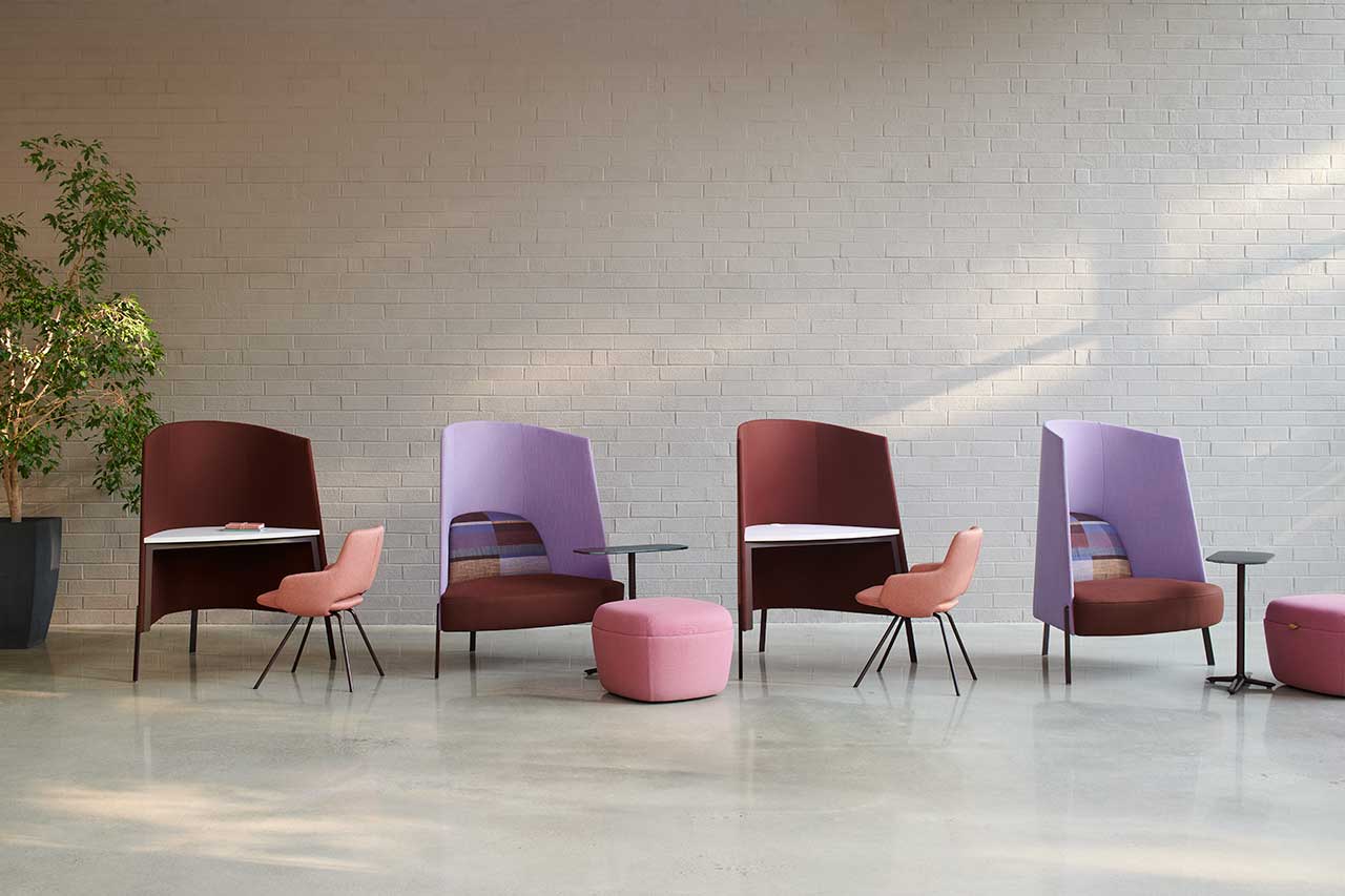 to work in an office，chair，Table，baffle，