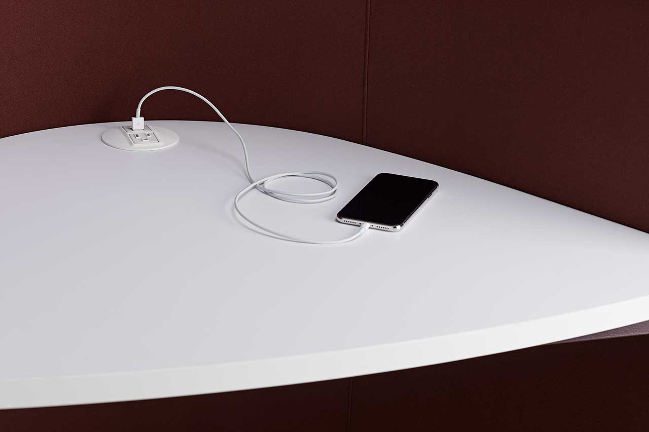 to work in an office，chair，Table，baffle，