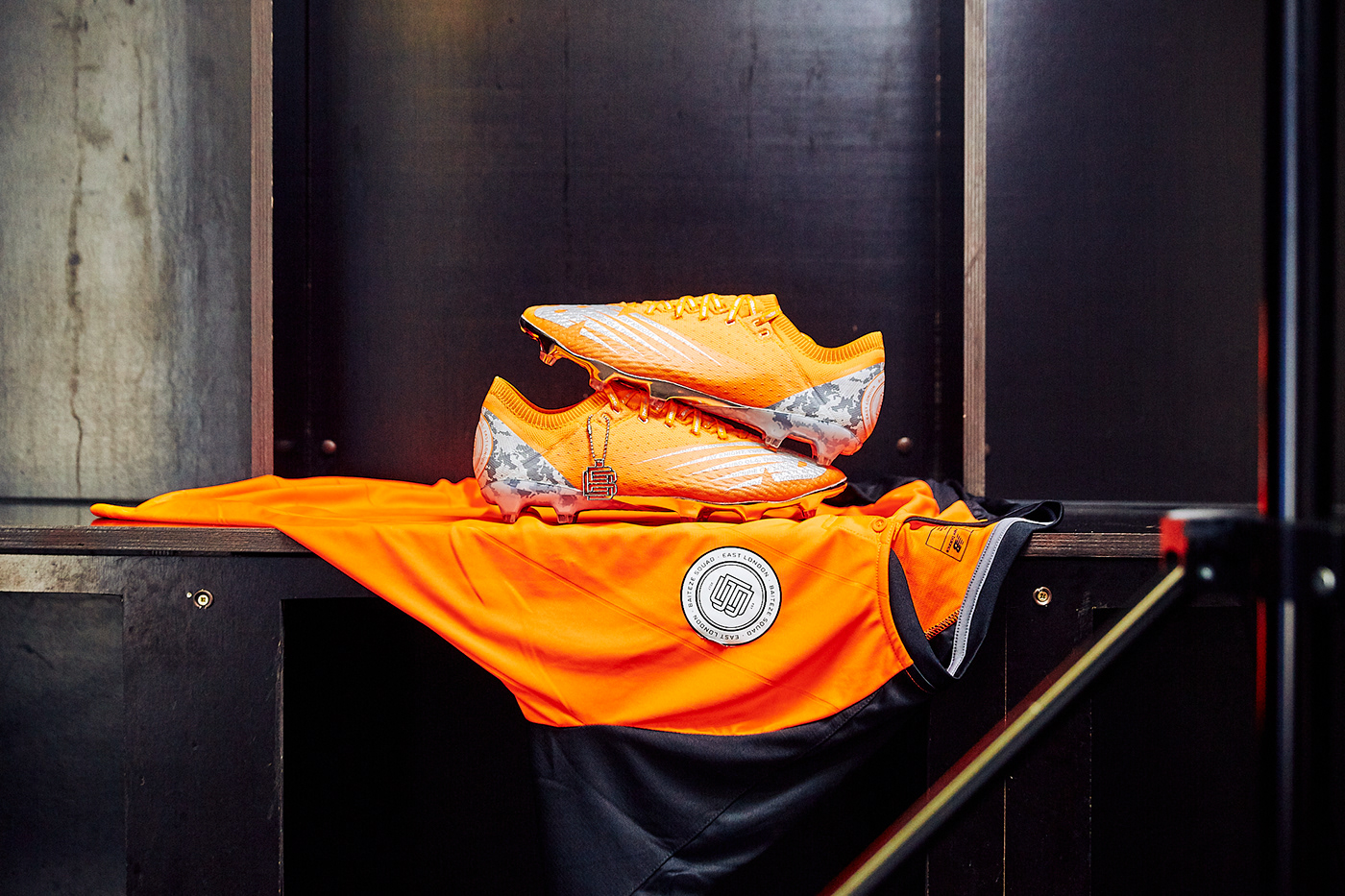 Soccer shoes，sneakers，TRUE，Sports equipment，