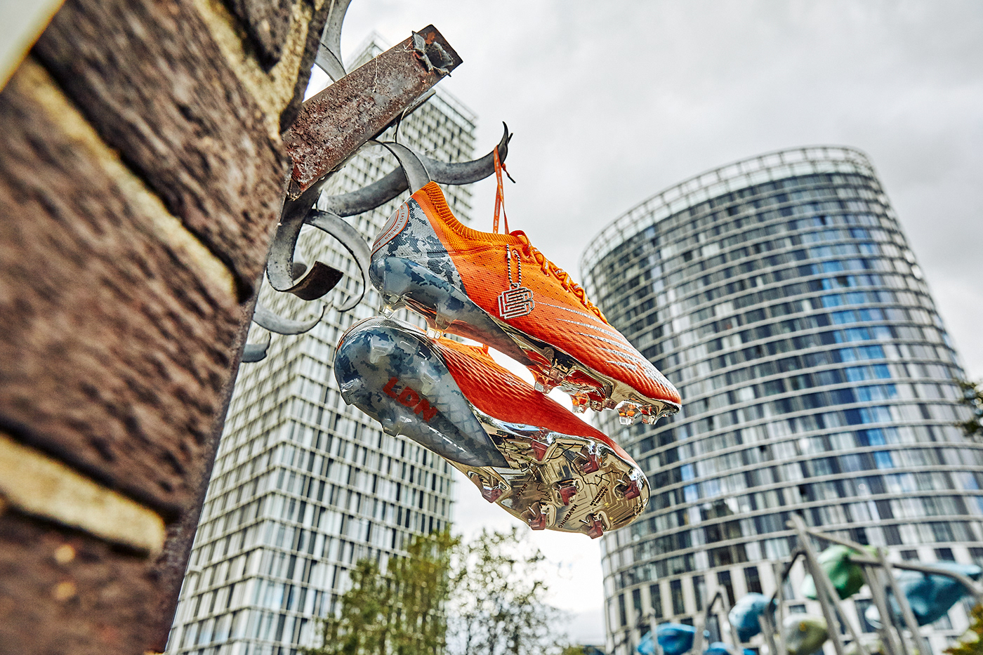 Soccer shoes，sneakers，TRUE，Sports equipment，