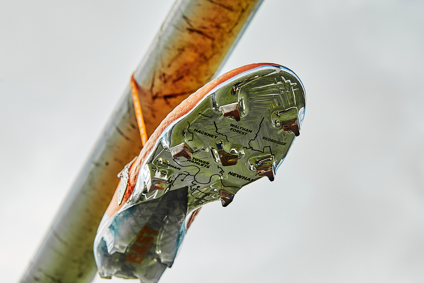 Soccer shoes，sneakers，TRUE，Sports equipment，