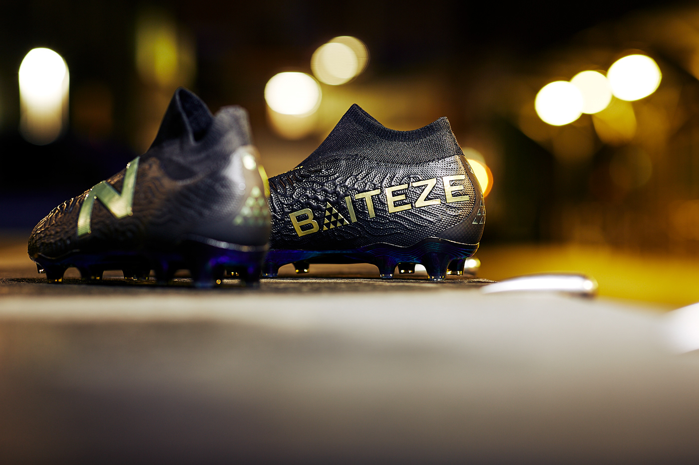 Soccer shoes，sneakers，TRUE，Sports equipment，