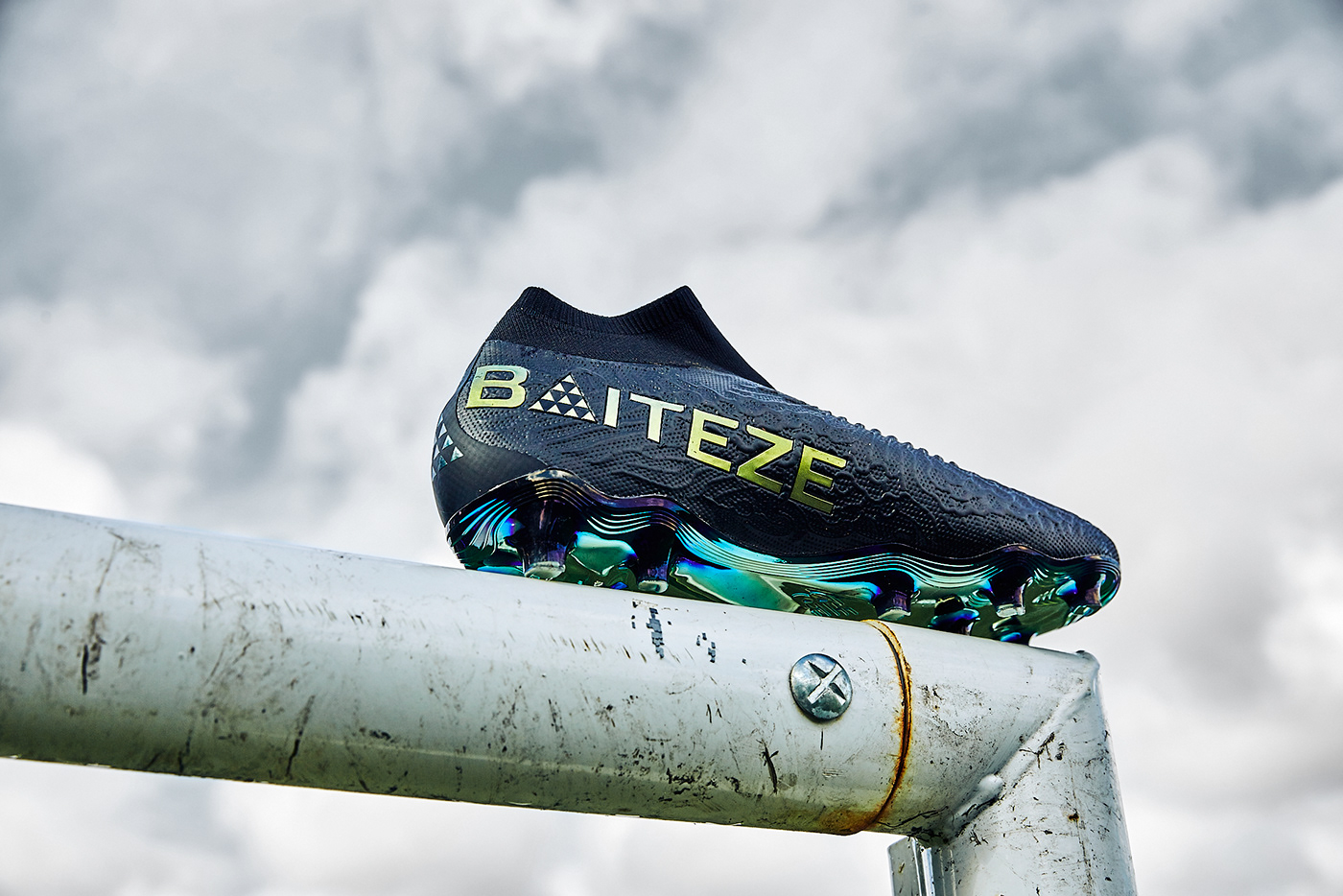 Soccer shoes，sneakers，TRUE，Sports equipment，