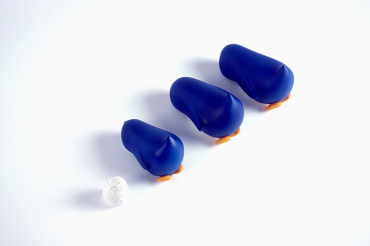 environmental pollution，global warming，animal protection ，Penguin Family toys，