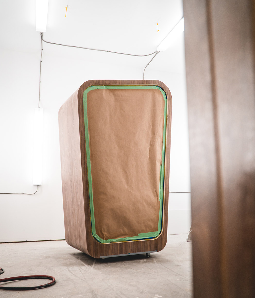 Public telephone booth，woodiness，to work in an office，privacy，