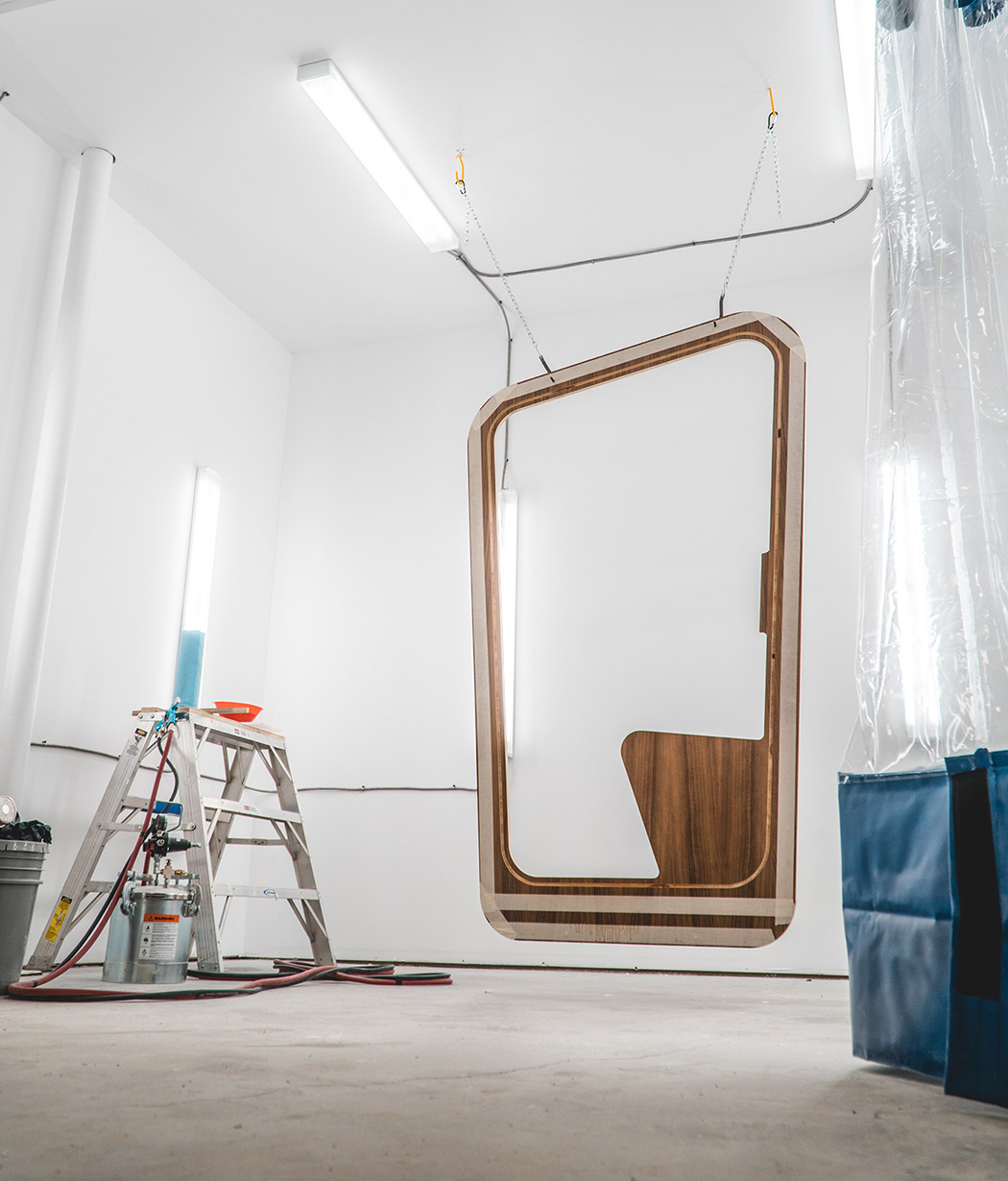 Public telephone booth，woodiness，to work in an office，privacy，